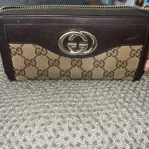 099 GUCCI WALLET